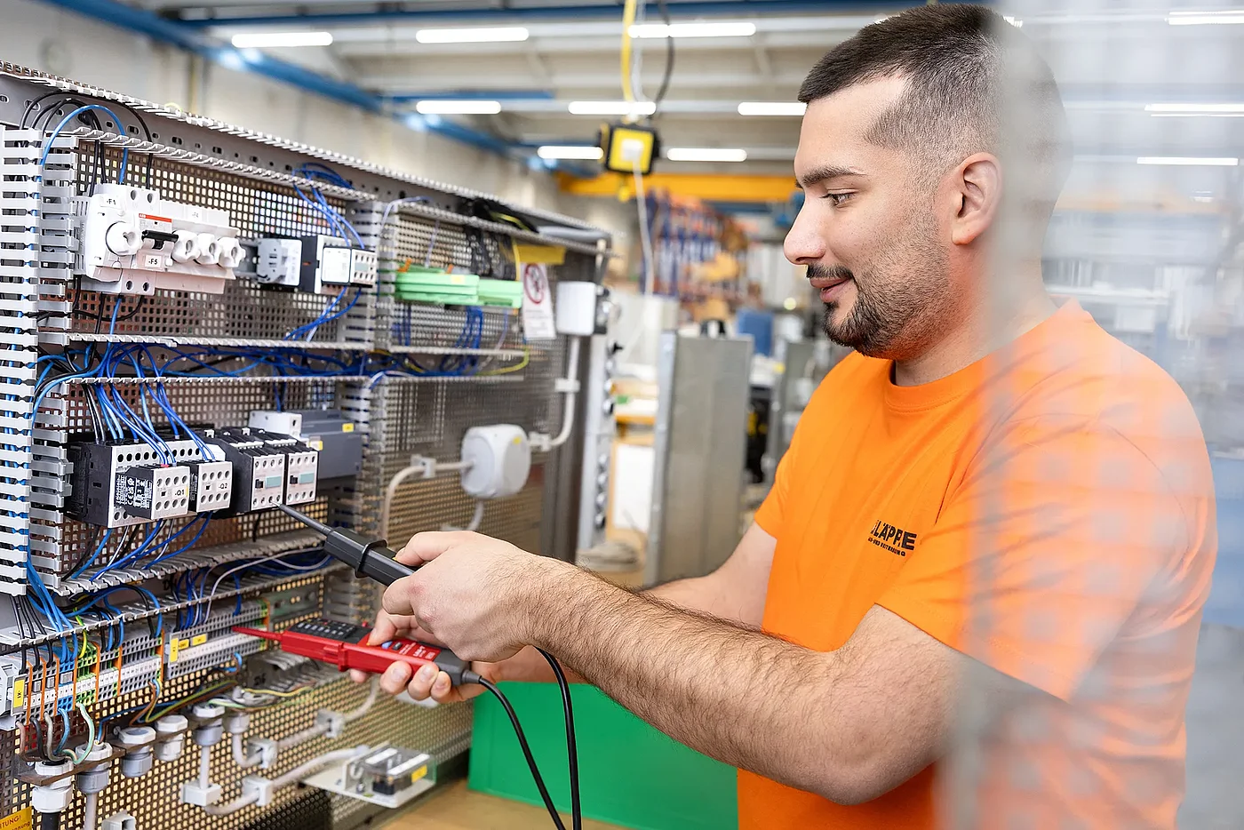 Umschüler zum Elektroniker für Betriebstechnik