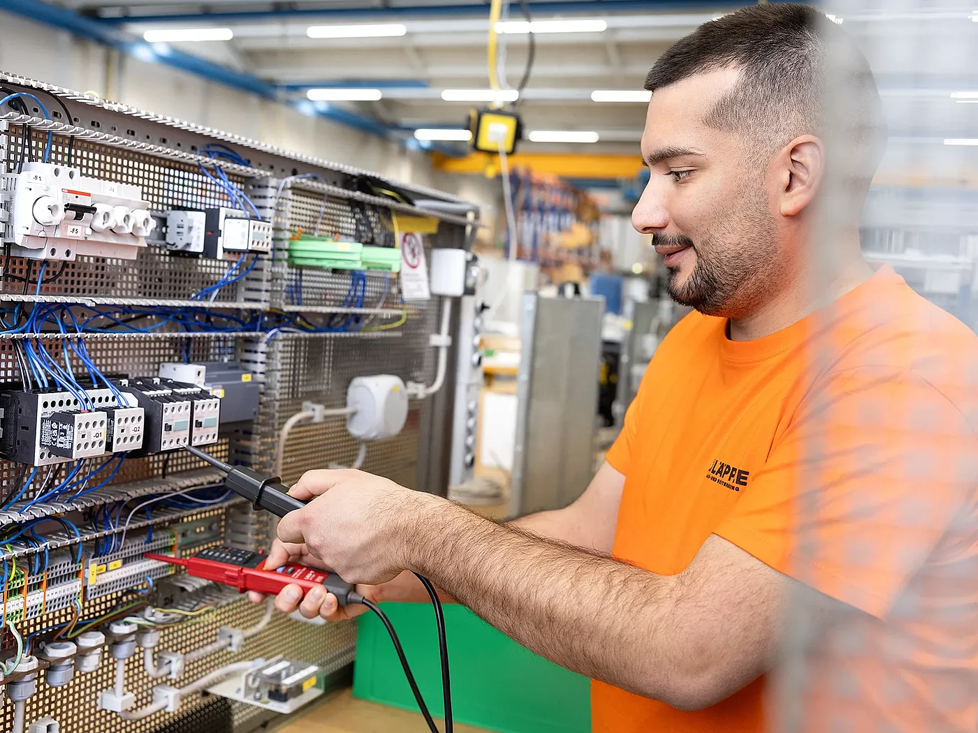 Umschüler zum Elektroniker für Betriebstechnik